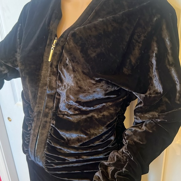 BCBG sweatsuit sz4 Black velvet.Rouched jacket. Zip ankle - Picture 5 of 11